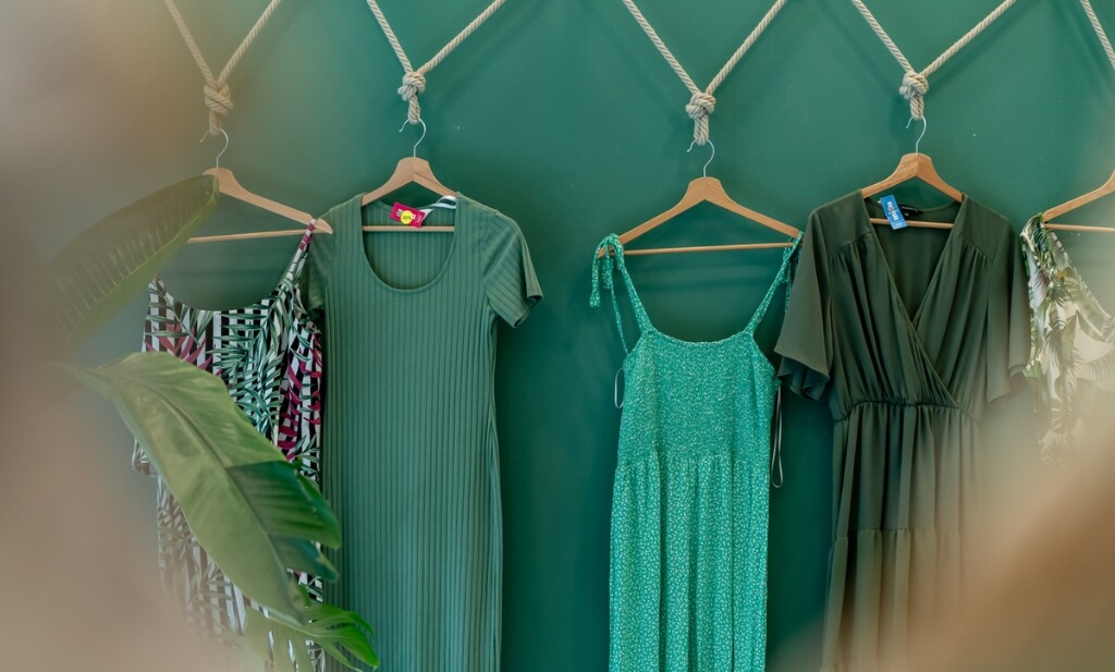 A nyári ruhák közül a legkényelmesebbek a lenge egyberuhák.