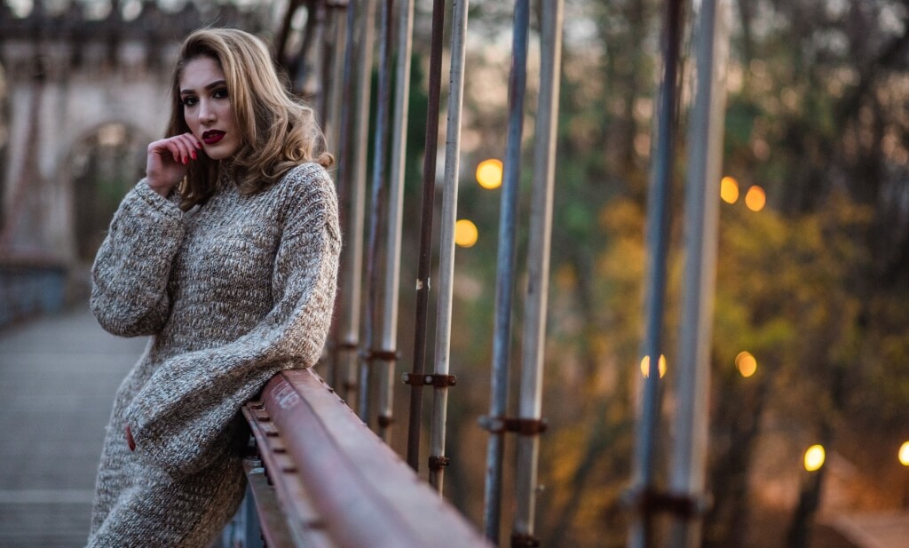 A téli outfit ötletek lehetnek csinosak is, ha randevúról van szó.