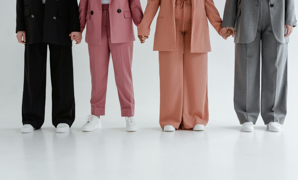 A legstílusosabb tanács a blézer divattippek között a nadrágkosztüm.